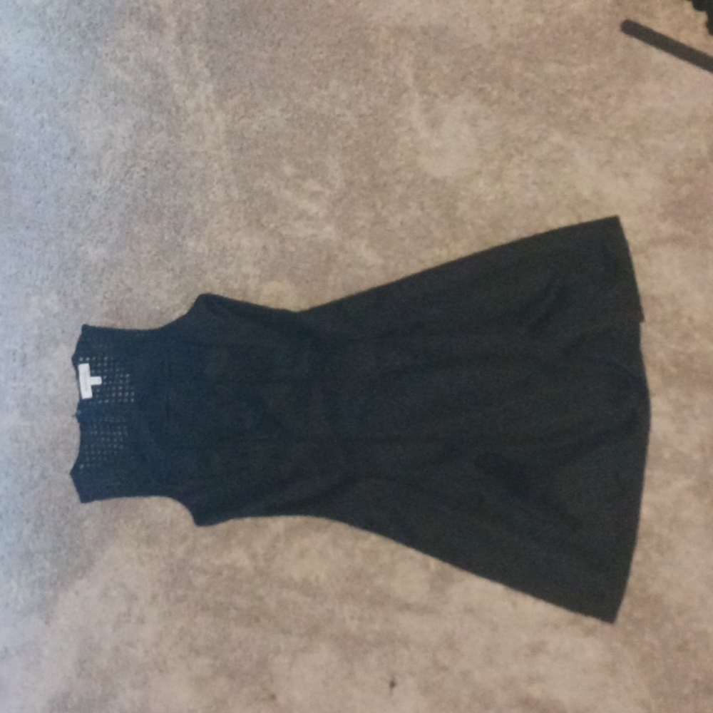 Black sleevless dress